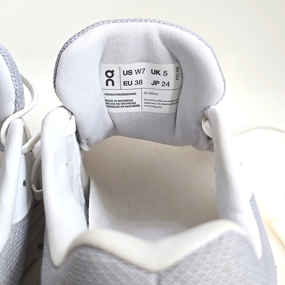 On Cloud Runner, Women's sz. 7, White/Gray - Picture 8 of 12
